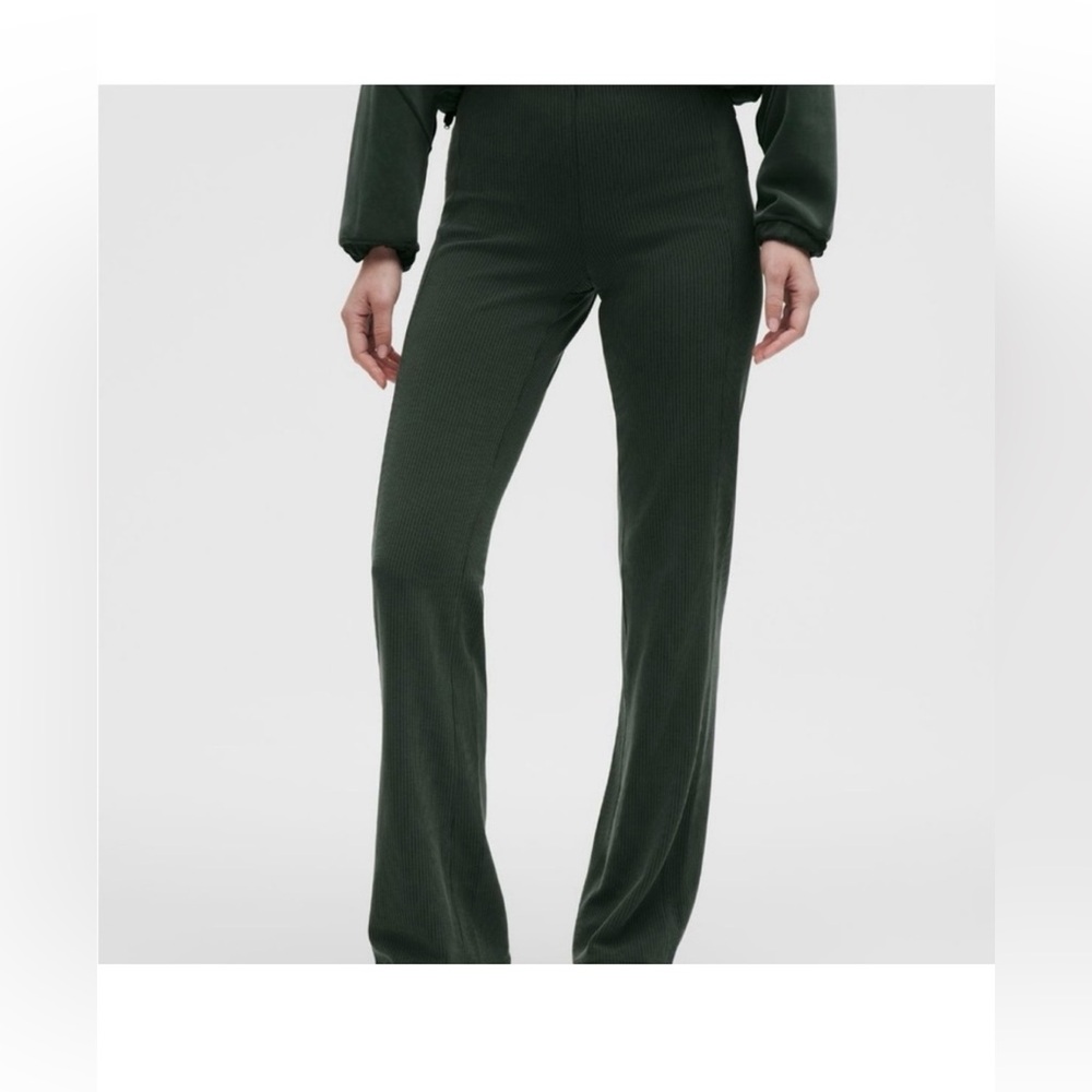 Lululemon Ribbed Softstream Flare Pants 10 Green